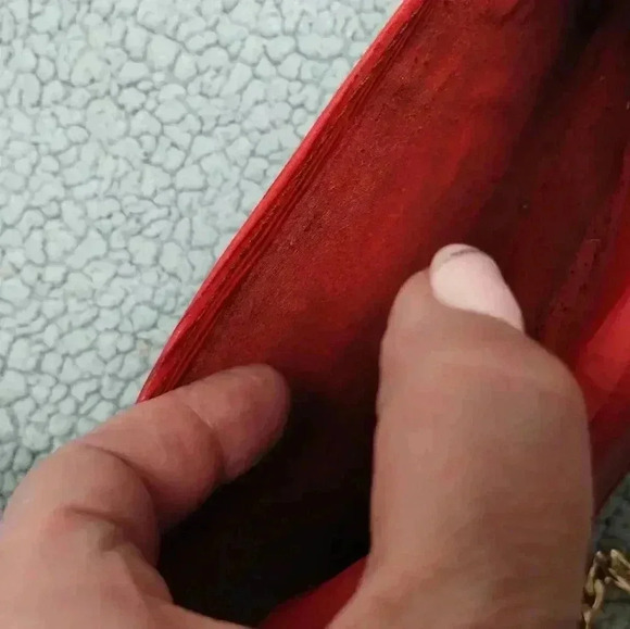 LOUIS VUITTON Epi Art Deco Clutch Red on chain - Picture 16 of 16